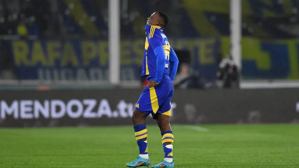 Advincula se fue expulsado al 49'