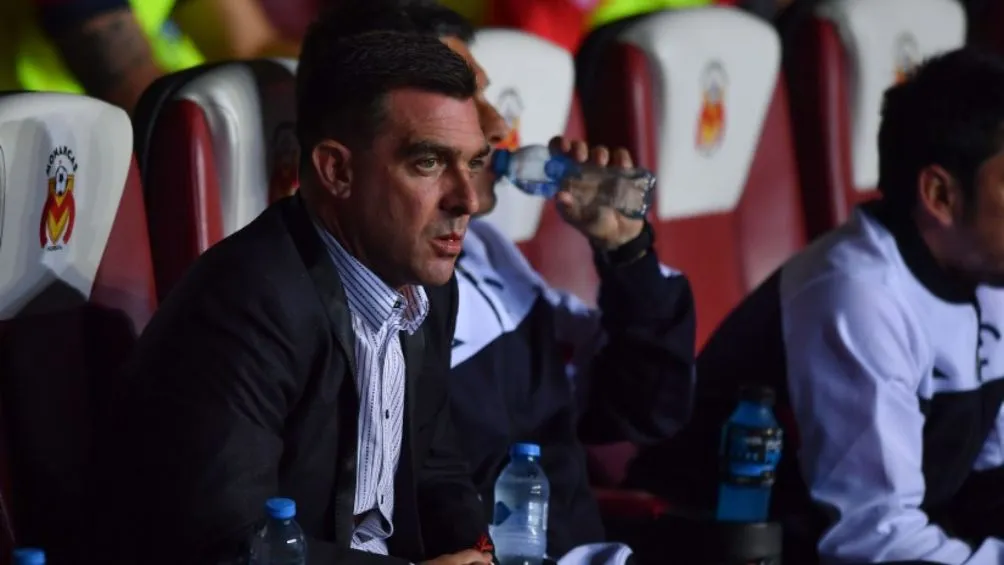 Guede dirigiendo a Monarcas Morelia