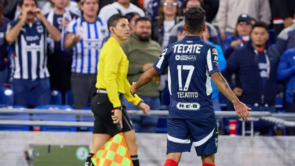 Imágenes del fuera de lugar al Tecatito