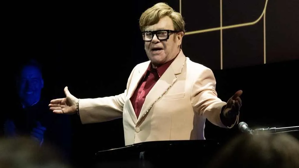 IG: @eltonjohn El cantante ha revelado en los últimos meses que ha tenido varios problema de salud.