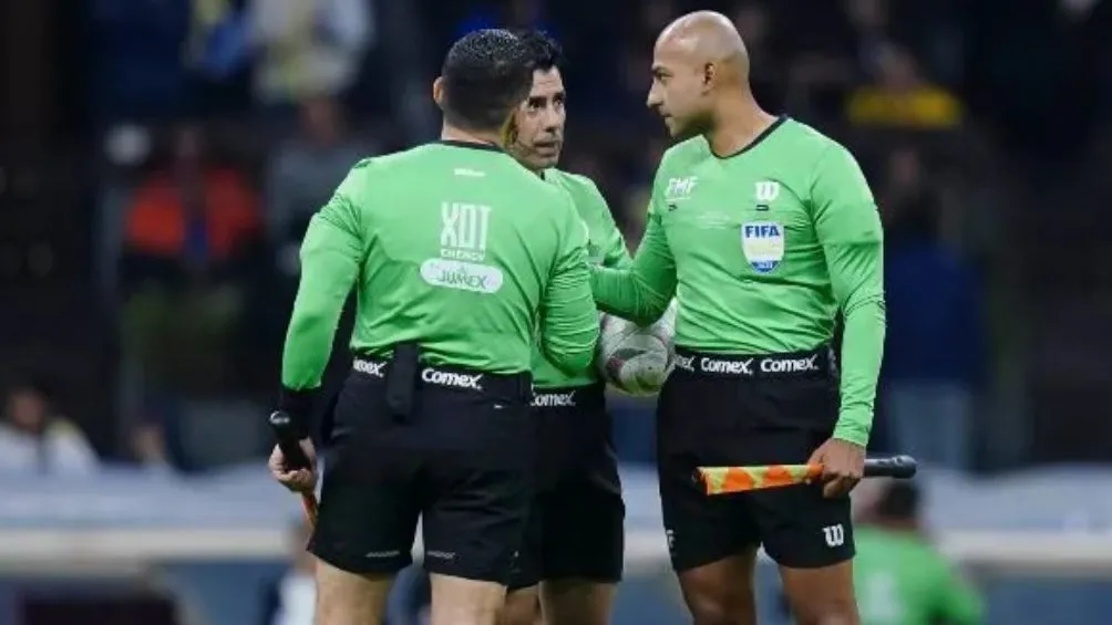 El árbitro no llegó al Clásico Regio