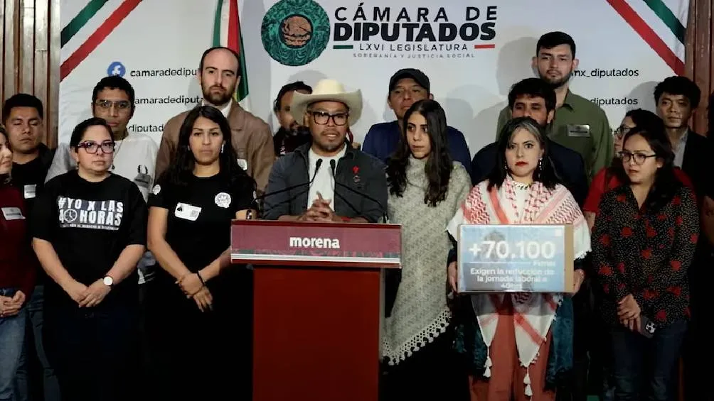 Vázquez propuso implementar una semana laboral de cinco días con dos días de descanso obligatorio .