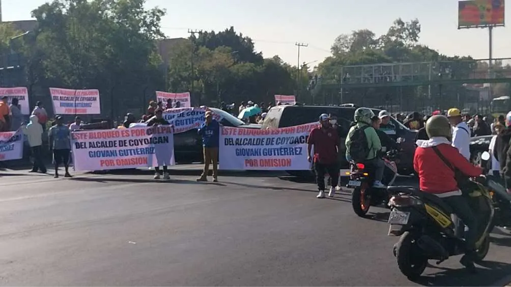 Twitter: @angiepiedra_ Desde las 8:30 AM varias avenidas del Sur fueron cerradas.