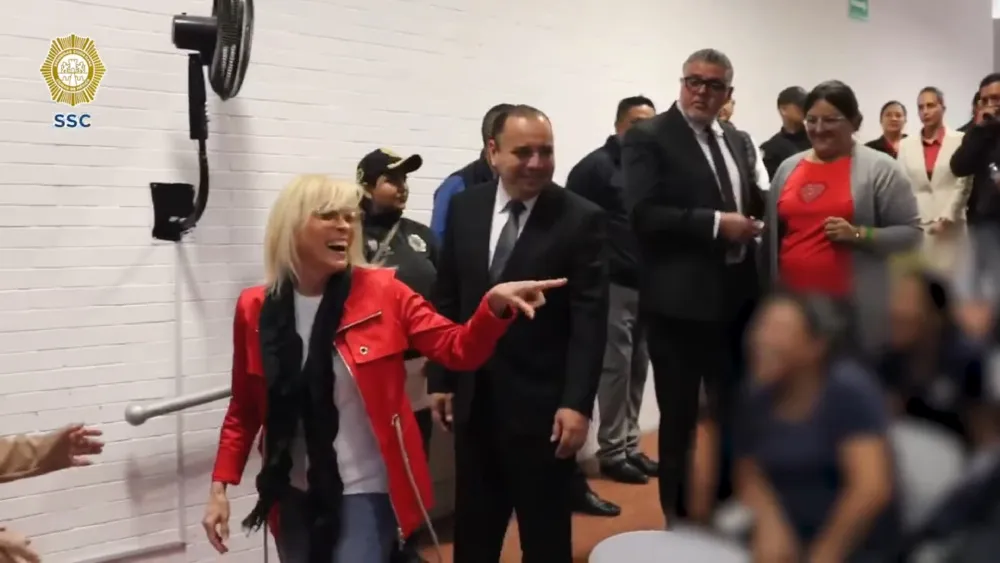 FB: @PoliciaCDMX Yuri llegó contenta para presentarse frente a las internas.