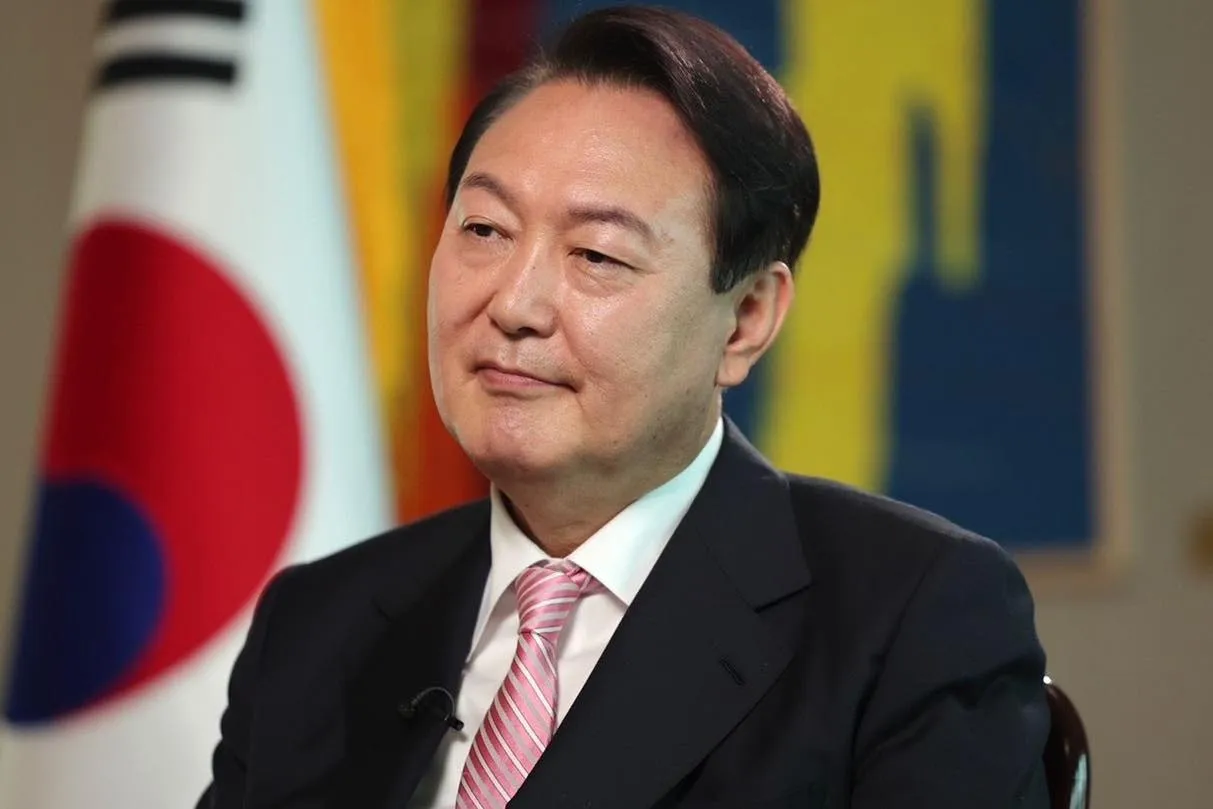 Yoon Suk Yeol impuso por varias hora la ley marcial sin motivo alguno.