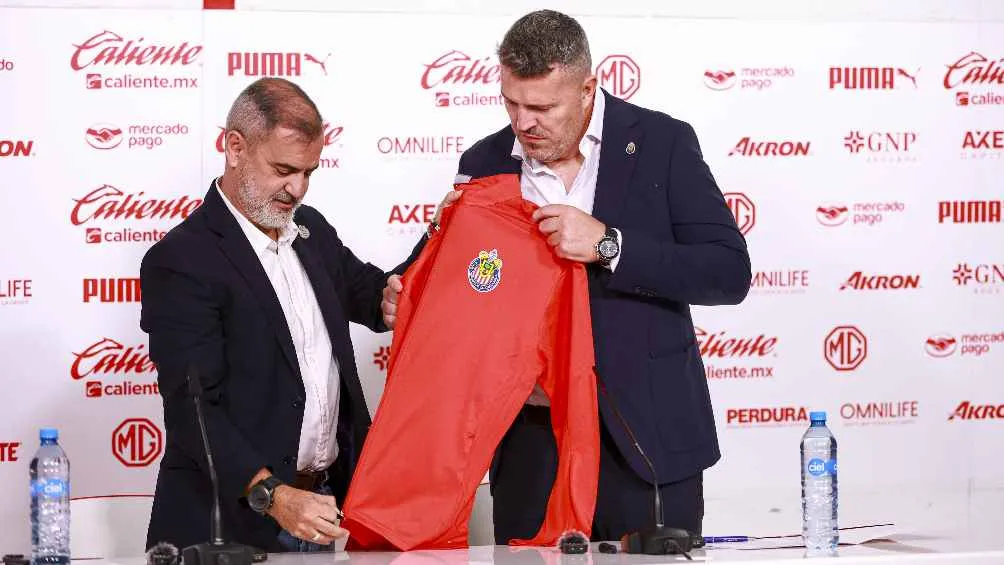 Fue presentado con el equipo