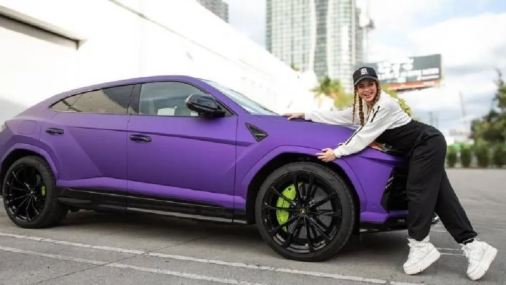 La cantante colombiana rifo su Lamborghini y reveló el nombre del ganador.