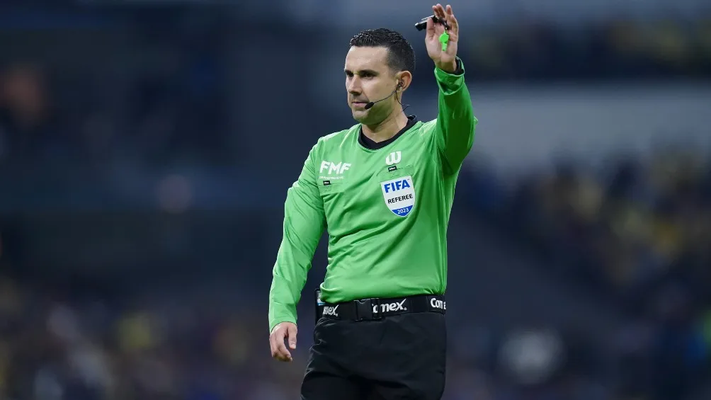 IMAGO7 César Ramos pitando un partido