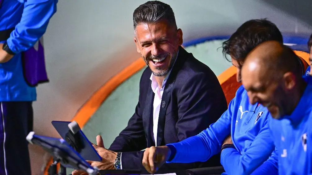 Martín Demichelis dirigiendo a Rayados