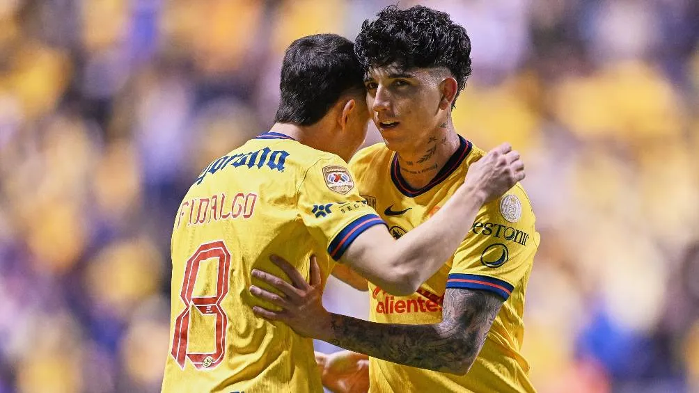 Fidalgo celebra con Kevin Álvarez