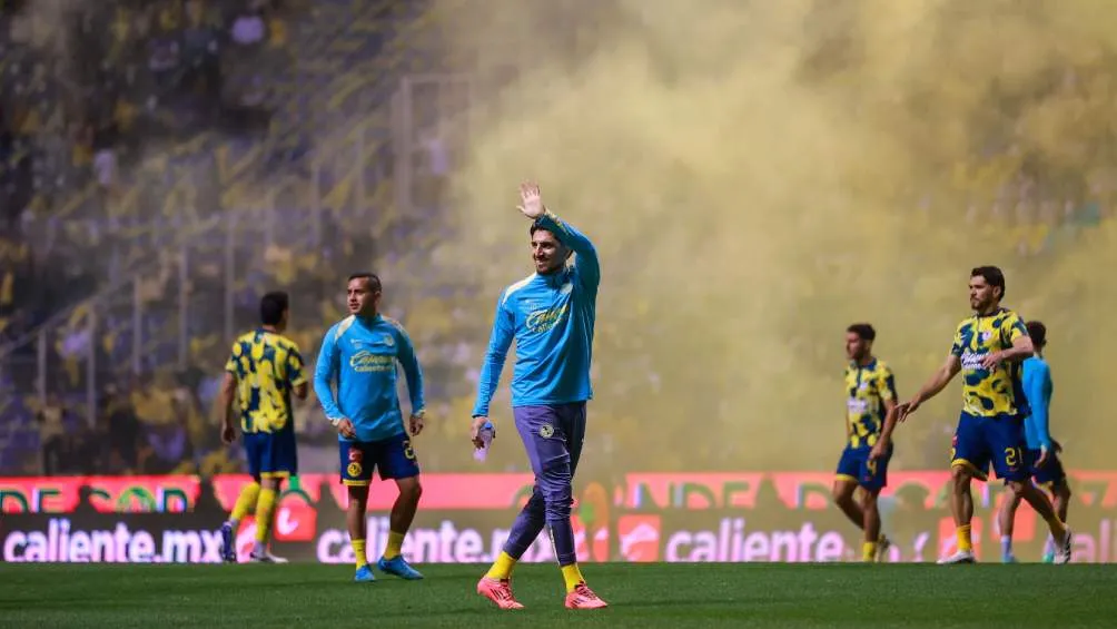 El chileno saluda a la afición poblana