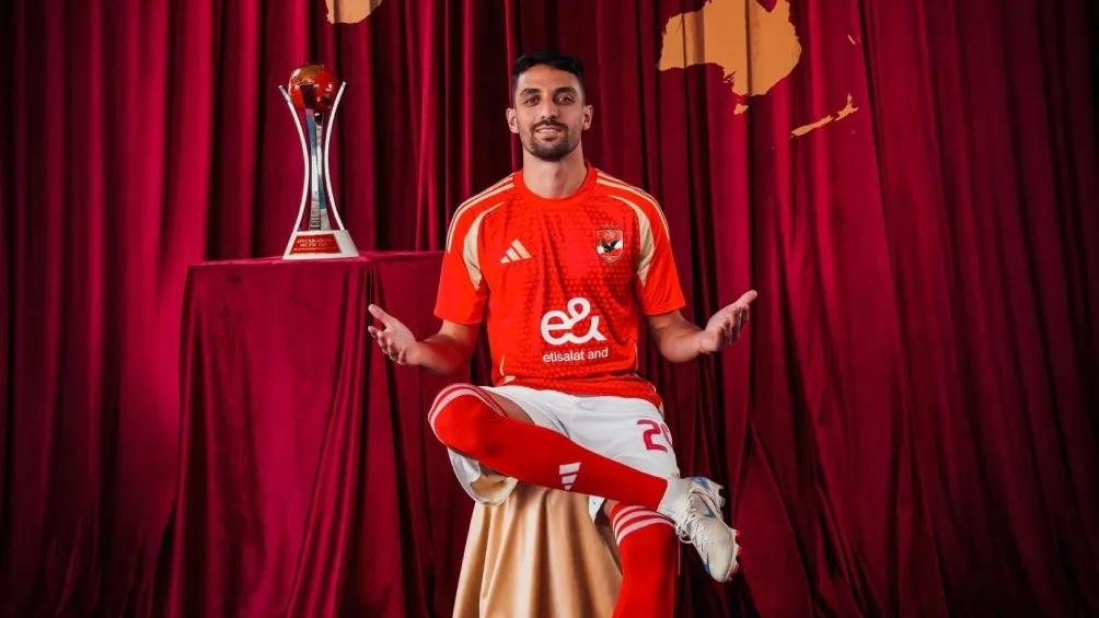 Taher Mohamed con trofeo