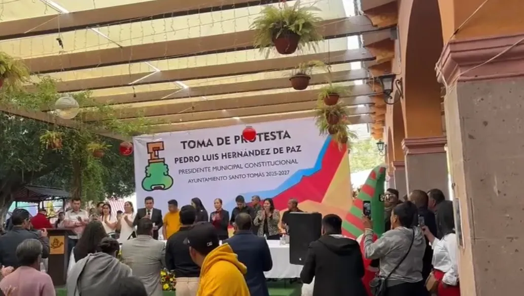 Pedro Luis Hernández rindió protesta como alcalde de Santo Tomás de los Plátanos.