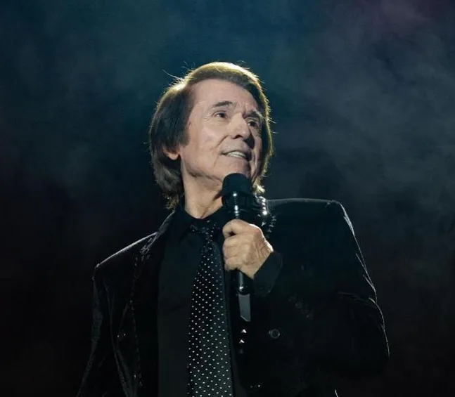 FB: @raphaelartista El Divo de Linares está bajo el cuidado de su familia y de los médicos.