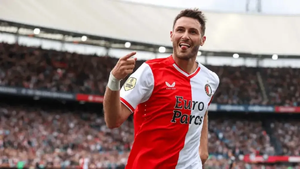 Santiago Giménez despedirá al Chucky Lozano de Europa