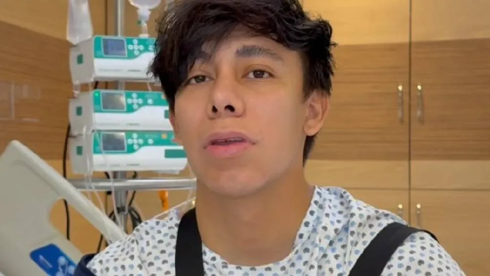 Sonrixs informó que el juego de 'las vencidas' o 'fuercitas' podría costarle la movilidad de su brazo.