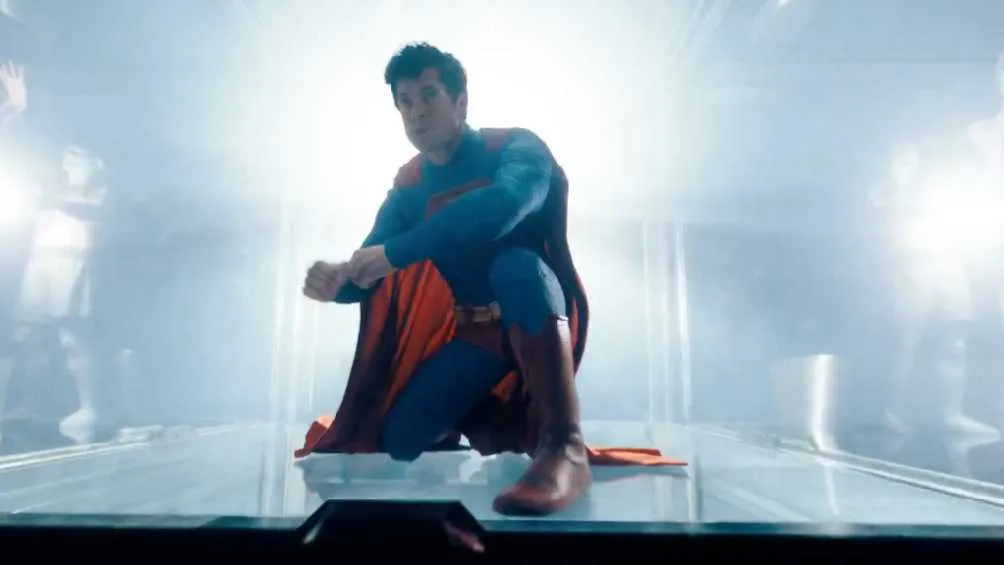 Twitter: @wbpictures Esta nueva versión de Superman está protagonizada por el actor David Corenswet.