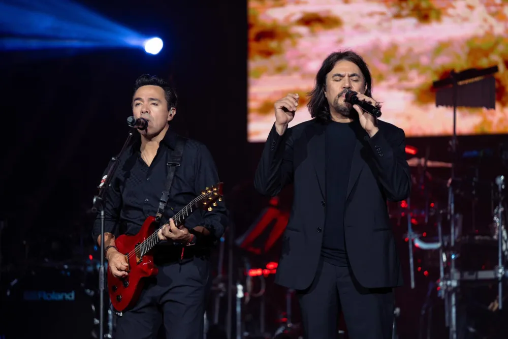 FB: @Official.Los.Temerarios Los Temerarios se encuentran en su gira 'Hasta Siempre'.