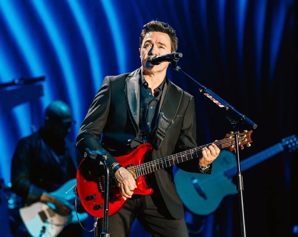 FB: @Official.Los.Temerarios El grupo tropical romántico tiene un set especial para la CDMX.