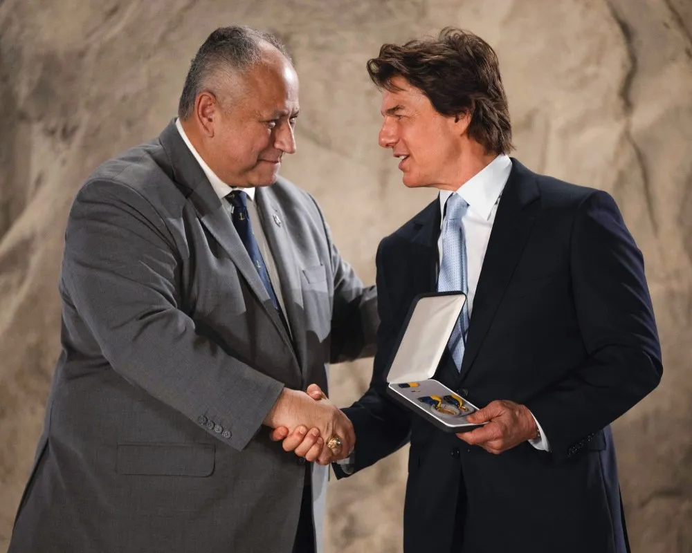 El actor agradeció la presea por parte de la Marina.