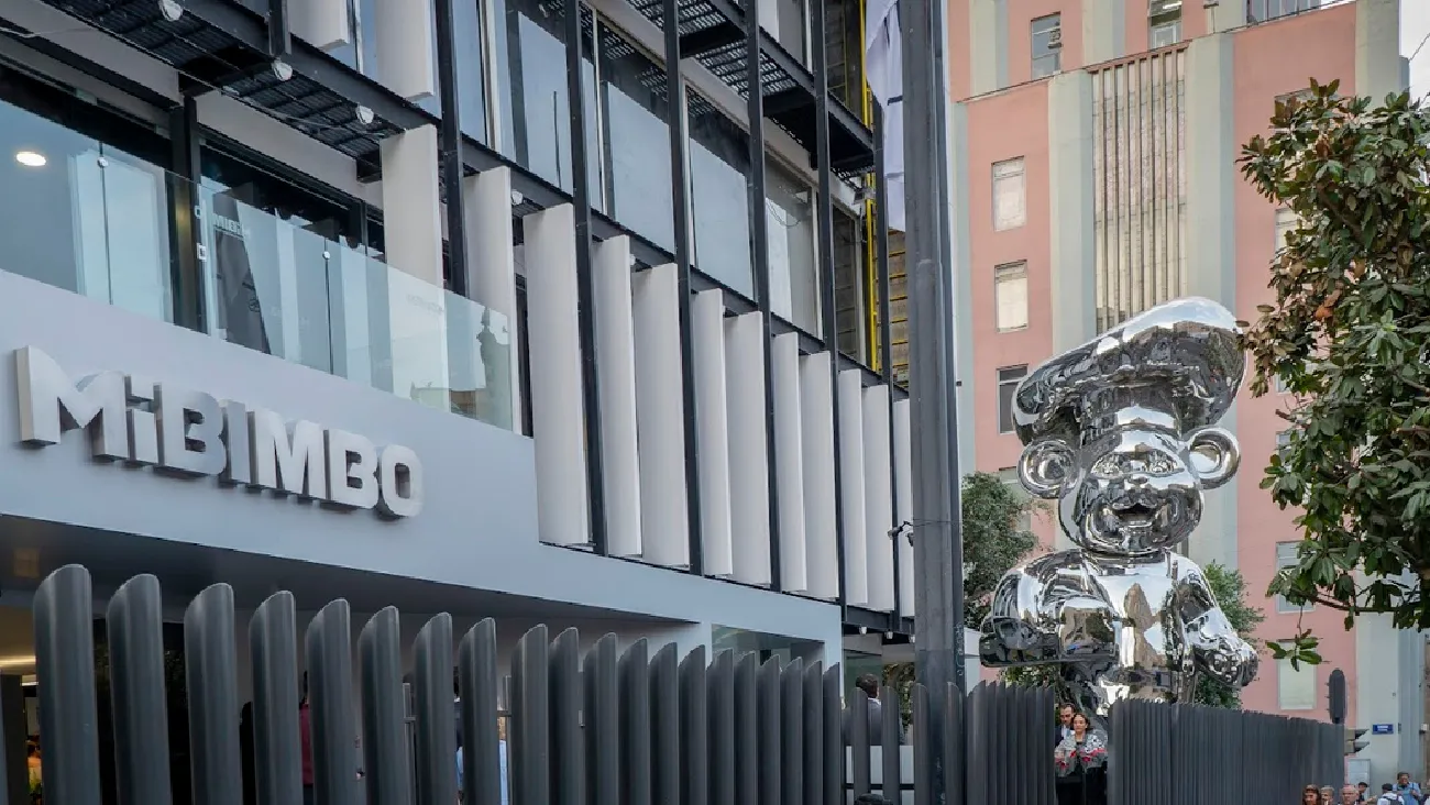 El lugar tiene la capacidad de recibir hasta 500 personas simultáneamente.