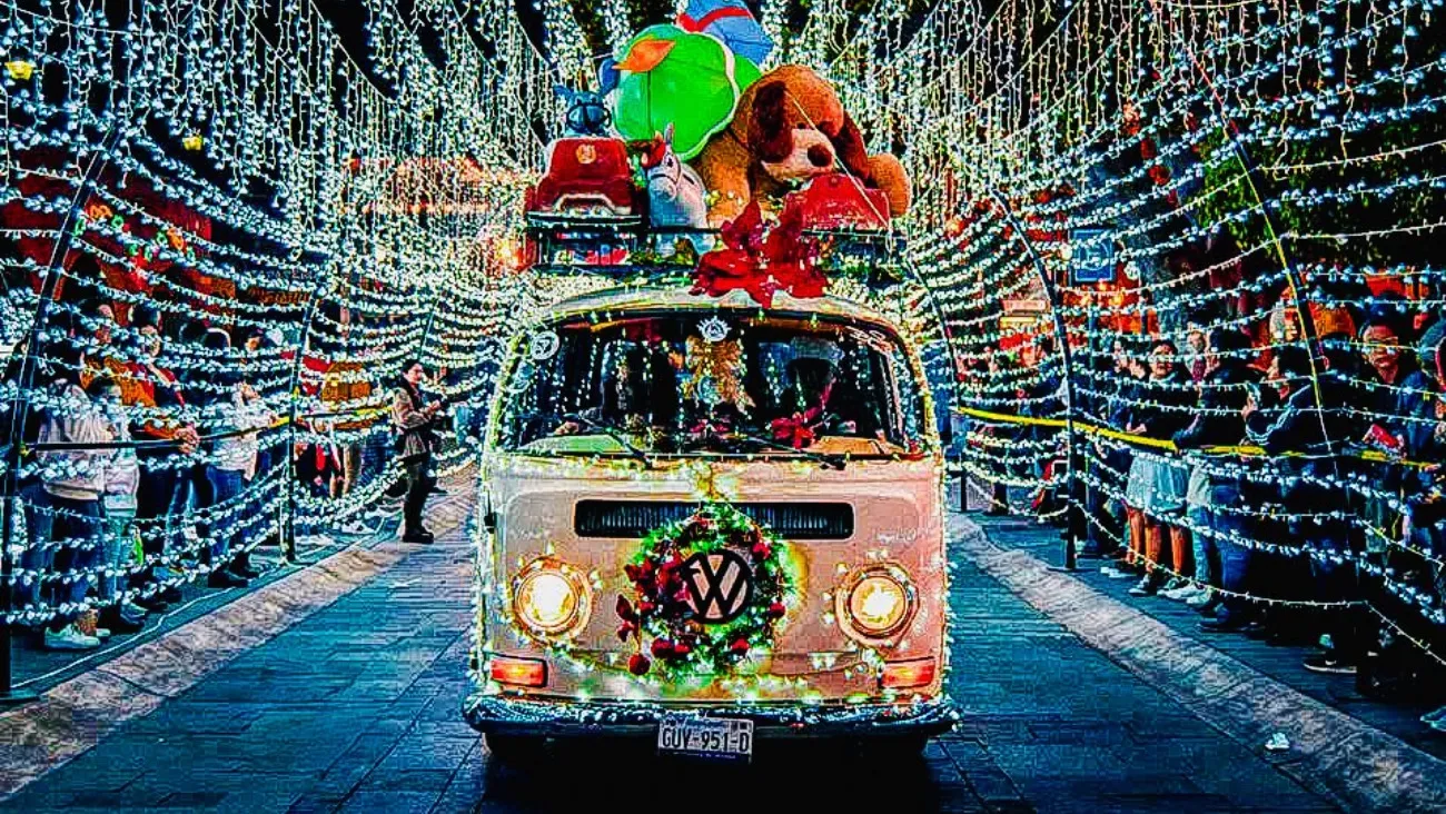 El evento se ha convertido en una tradición visualmente espectacular para chicos y grandes.