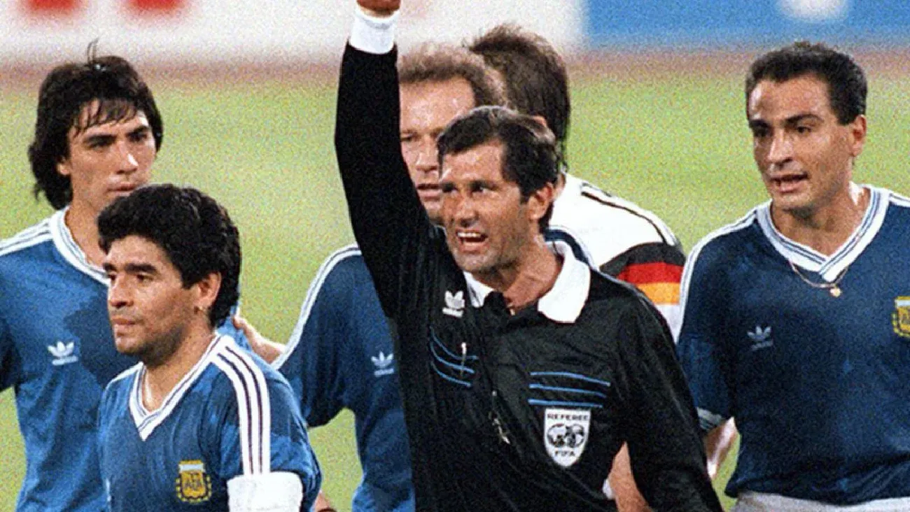 &quot;Pude haber expulsado a Maradona antes de la final&quot;: Edgardo Codesal reabre la polémica del Mundial 1990