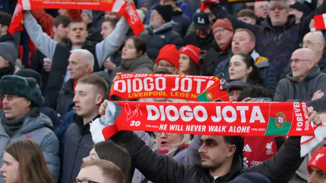 Anfield rinde un emotivo tributo a Diogo Jota con la presencia de sus hijos