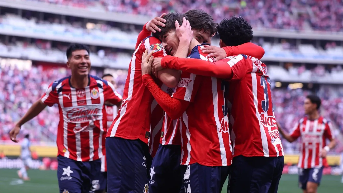 Hormiga González y Brian Gutiérrez ilusionan en Chivas