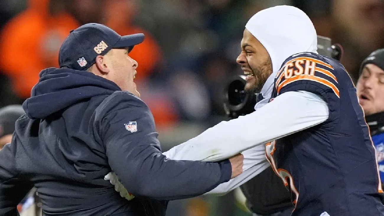 El polémico mensaje del HC de los Bears tras la victoria ante Green Bay: 'Que se jodan'