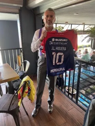 Higuera, de visita en uno de los estadios de la Liga de Expansión