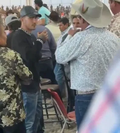 Víctor Guzmán en el lienzo Los Fernández