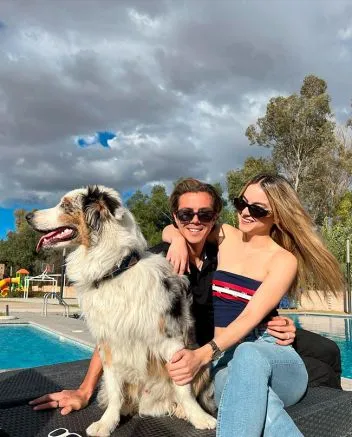 Córdova junto a su pareja