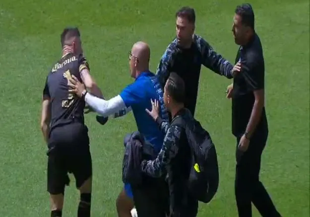 ESPECIAL Sosa fue a increpar a Volpi cuando rezaba