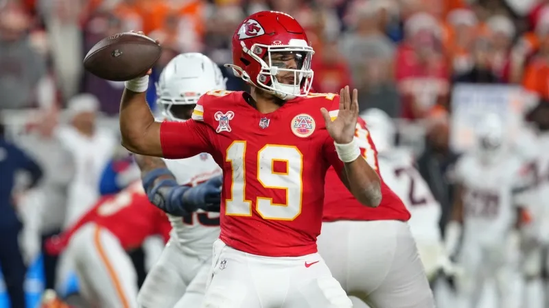 Oladokun fue QB titular de Chiefs | AP