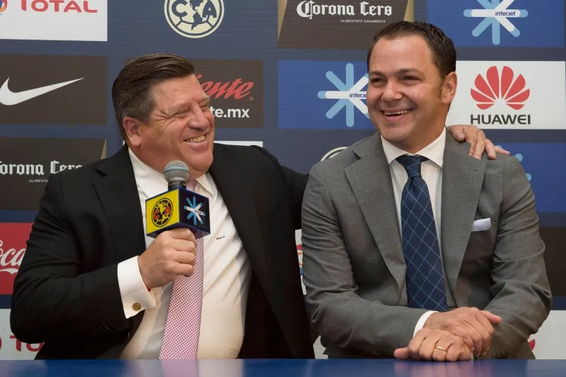 Miguel Herrera con Santiago Baños en América