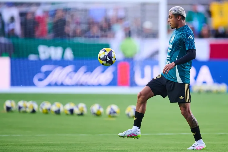 Araujo en entrenamiento con la Selección Mexicana