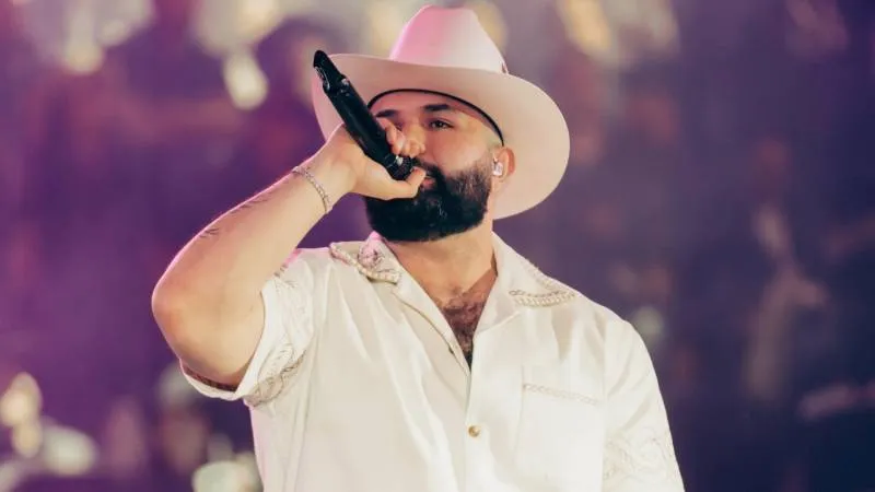 El cantante fue diagnosticado con dengue y suspendió actividades públicas. / FB: Carin Leon