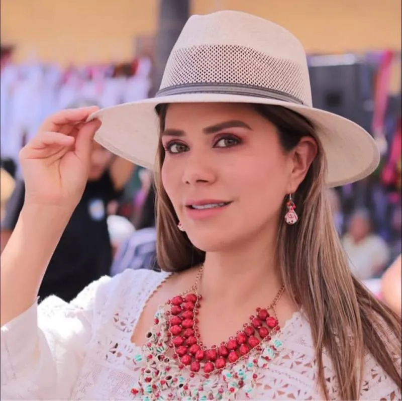 La funcionaria, vinculada a la administración de la alcaldía, enfrenta indagatorias por el homicidio del exalcalde. / FB: Yesenia Mendez Rodriguez