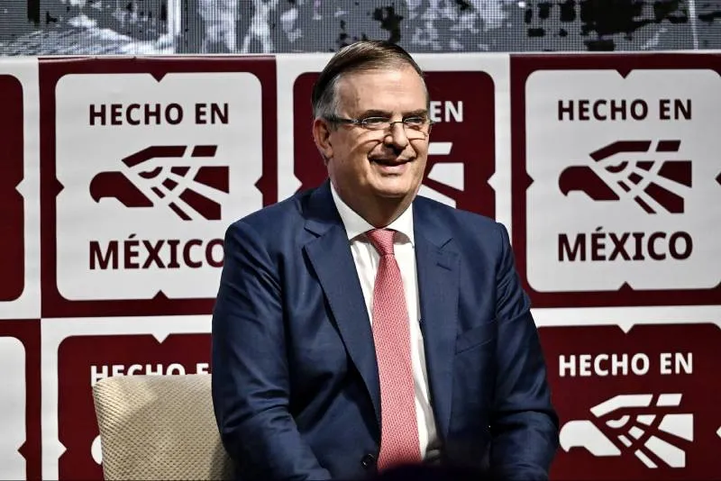 El secretario de Economía dirigió un mensaje afectuoso al ARMY mexicano en redes sociales. / FB: Marcelo Ebrard