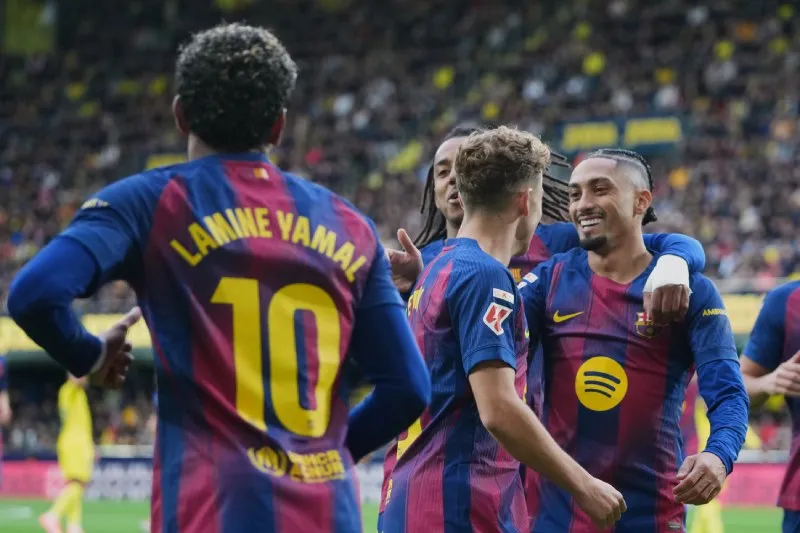 Jugadores de Barcelona en festejo de gol