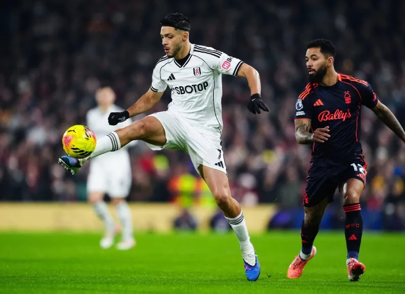 Raúl Jiménez sigue dejando huella en la Premier League