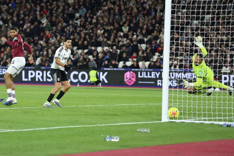 Raúl Jiménez en el compromiso ante West Ham