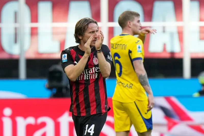 Modric durante un partido con AC Milan