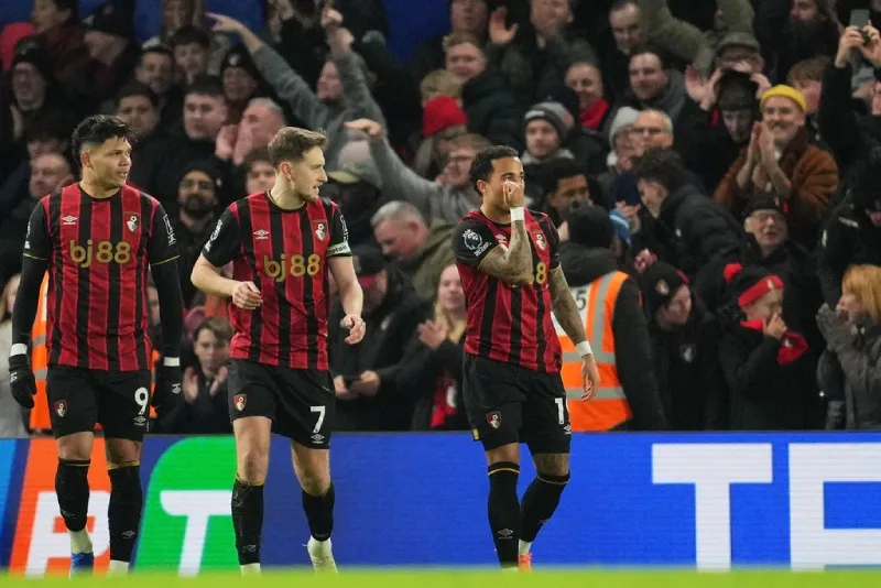 Bournemouth salió con un punto de su visita a Stamford Bridge