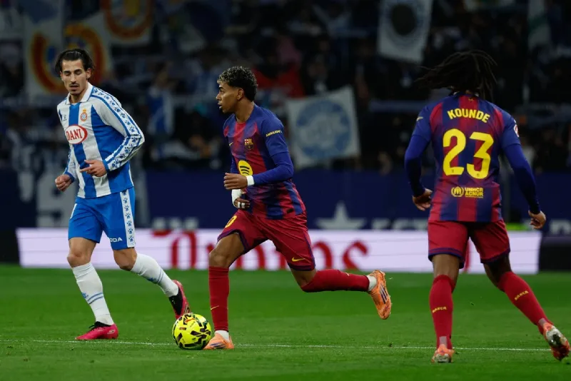 Yamal en partido con Barcelona en LaLiga