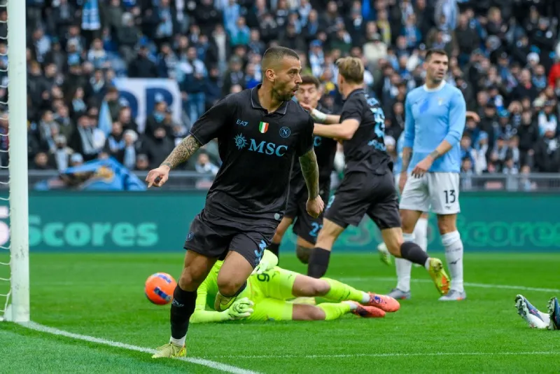 Napoli se impuso a domicilio ante Lazio