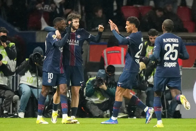 Jugadores de PSG en su más reciente juego de Ligue 1