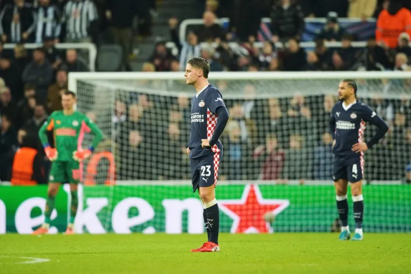 Jugadores de PSV en lamento ante newcastle