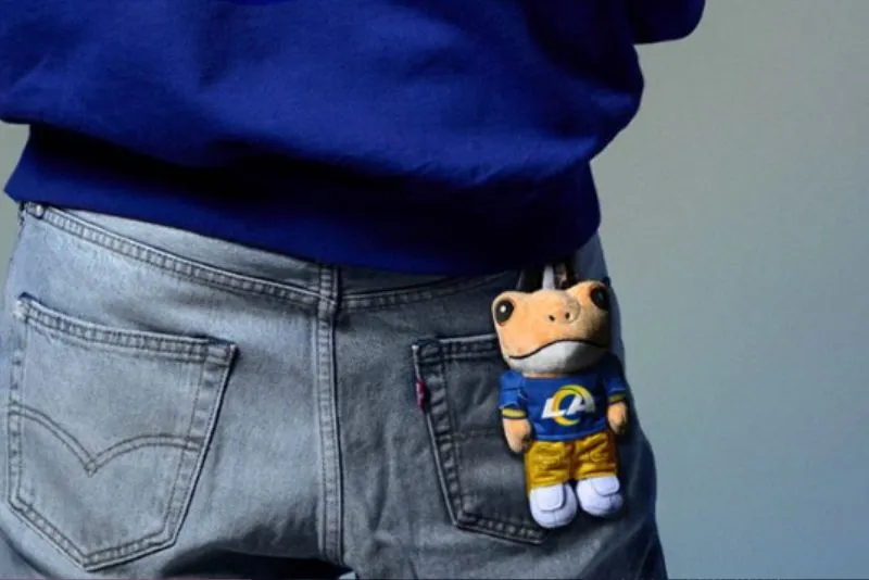 Bad Bunny lanzará una nueva línea de ropa en colaboración con NFL | @nfl